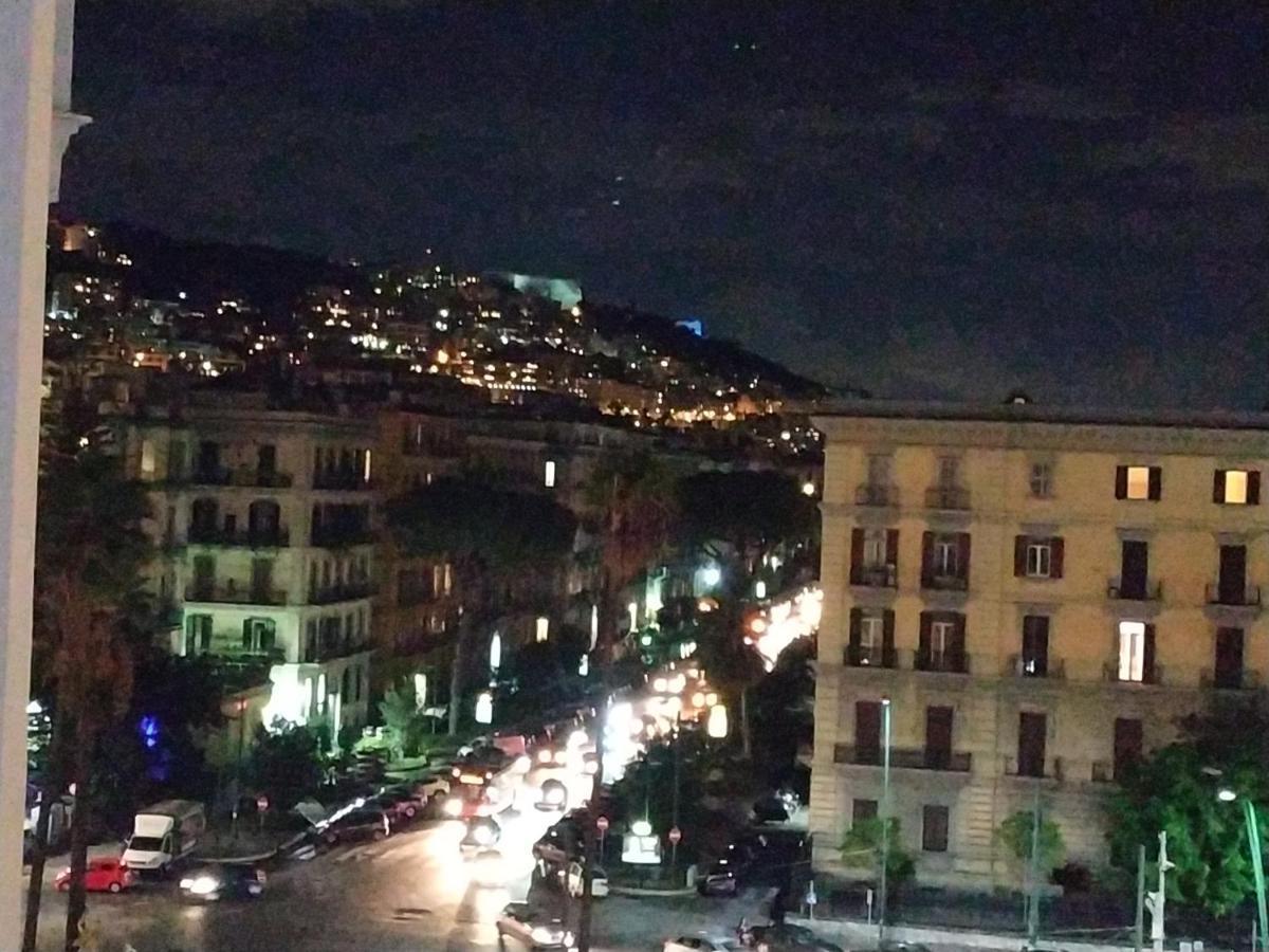 Sun&TheCity Naples Luaran gambar