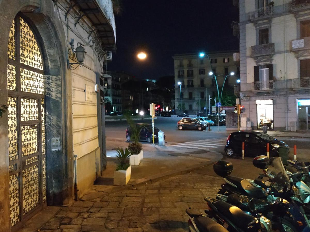 Sun&TheCity Naples Luaran gambar